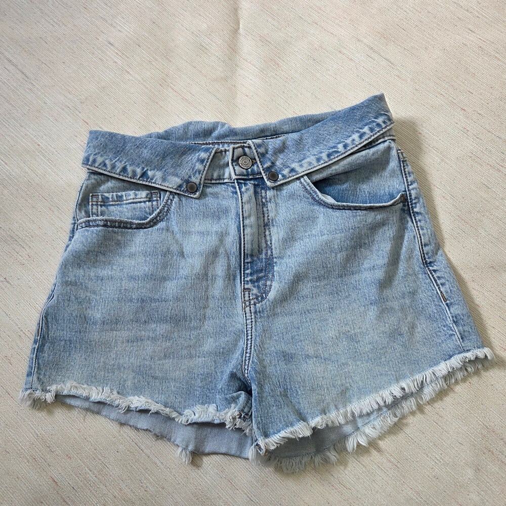 Willow & Root  light colored jean shorts woman's size 28 "The Rise Up" style